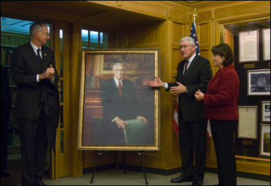 Jim Edgar portrait presentation at EIU